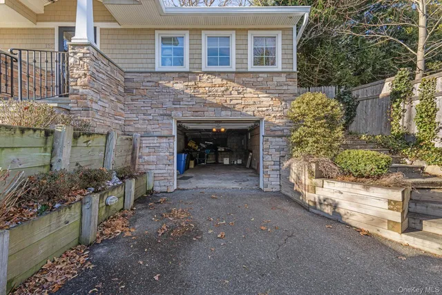 $950,000 | 137 Cove Road, Huntington, NY 11743