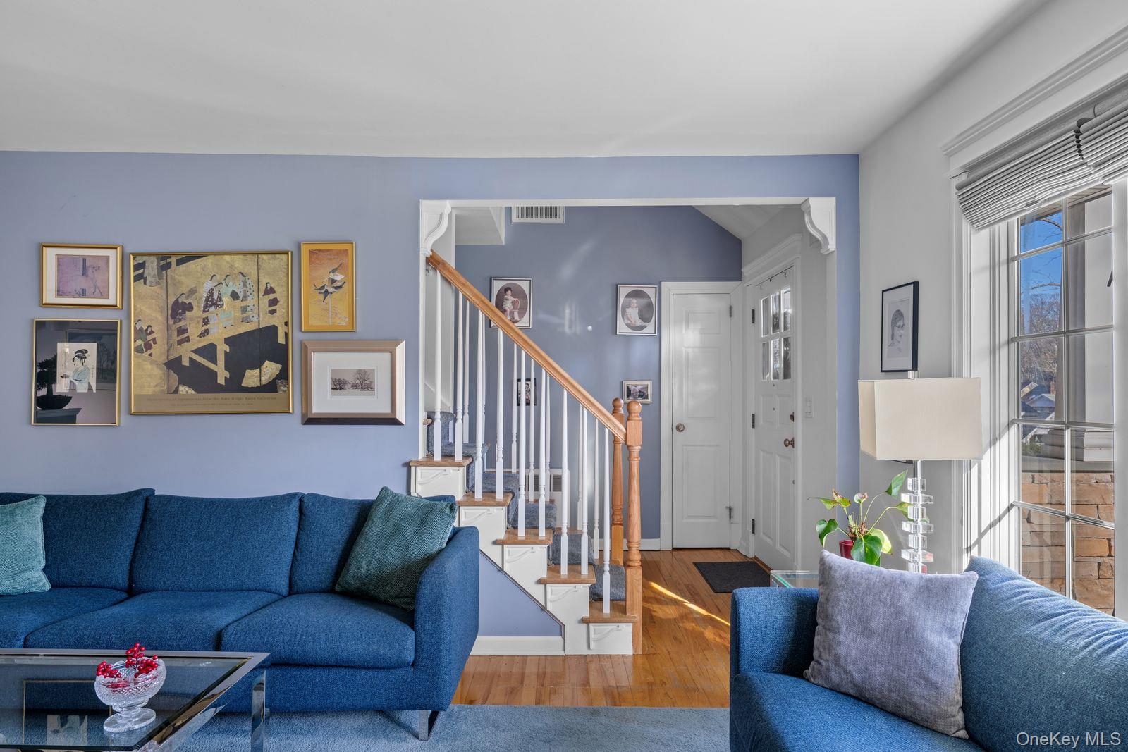 137 Cove Road Huntington, NY 11743 - Photo 4 of 26