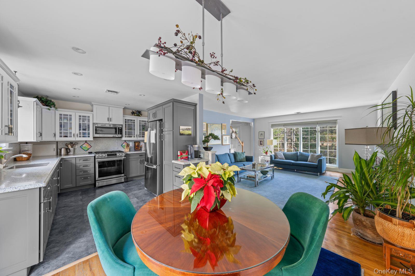 137 Cove Road Huntington, NY 11743 - Photo 8 of 26