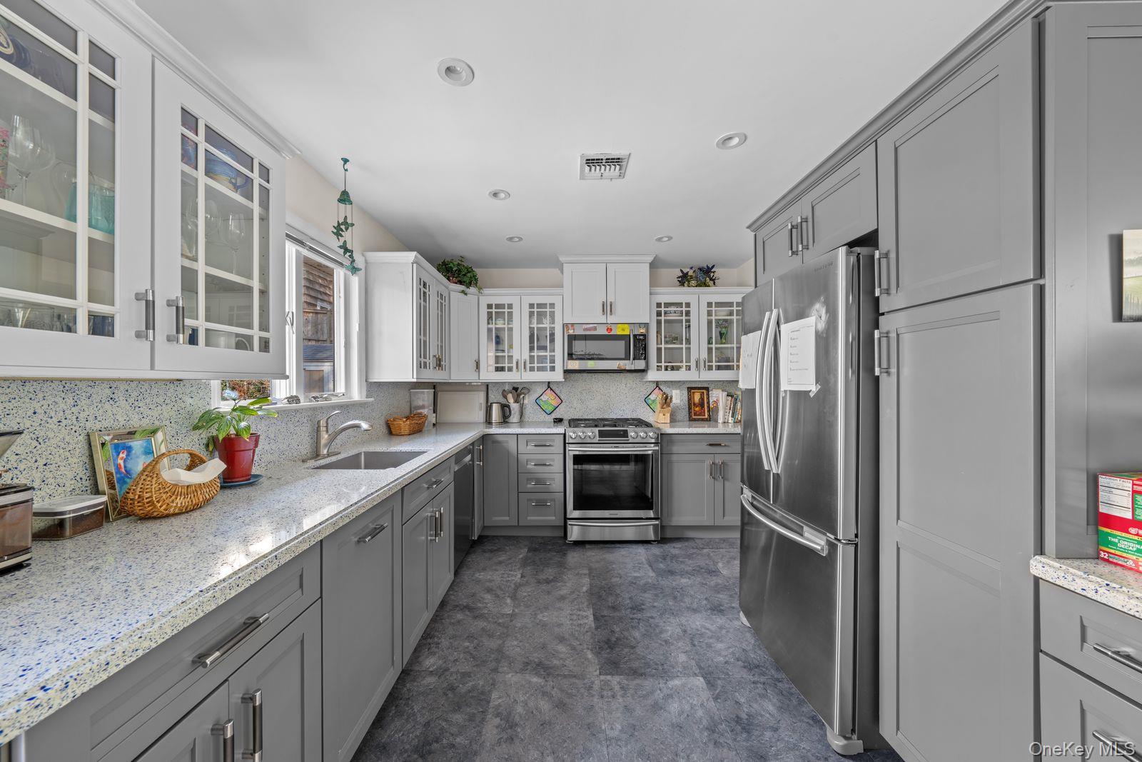 137 Cove Road Huntington, NY 11743 - Photo 9 of 26