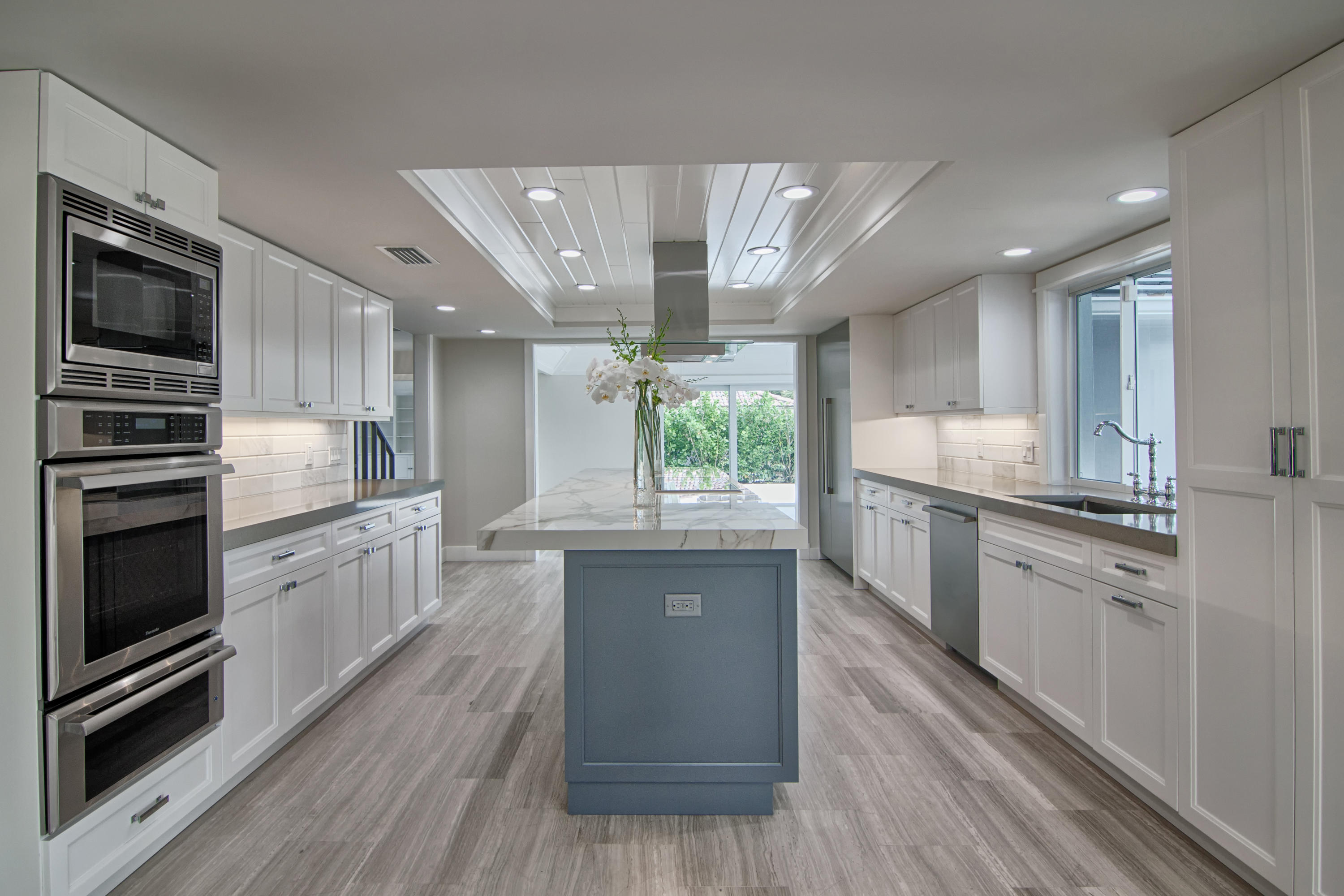 1231 Gulfstream Way Riviera Beach, FL 33404 - Photo 11 of 32 Kitchen