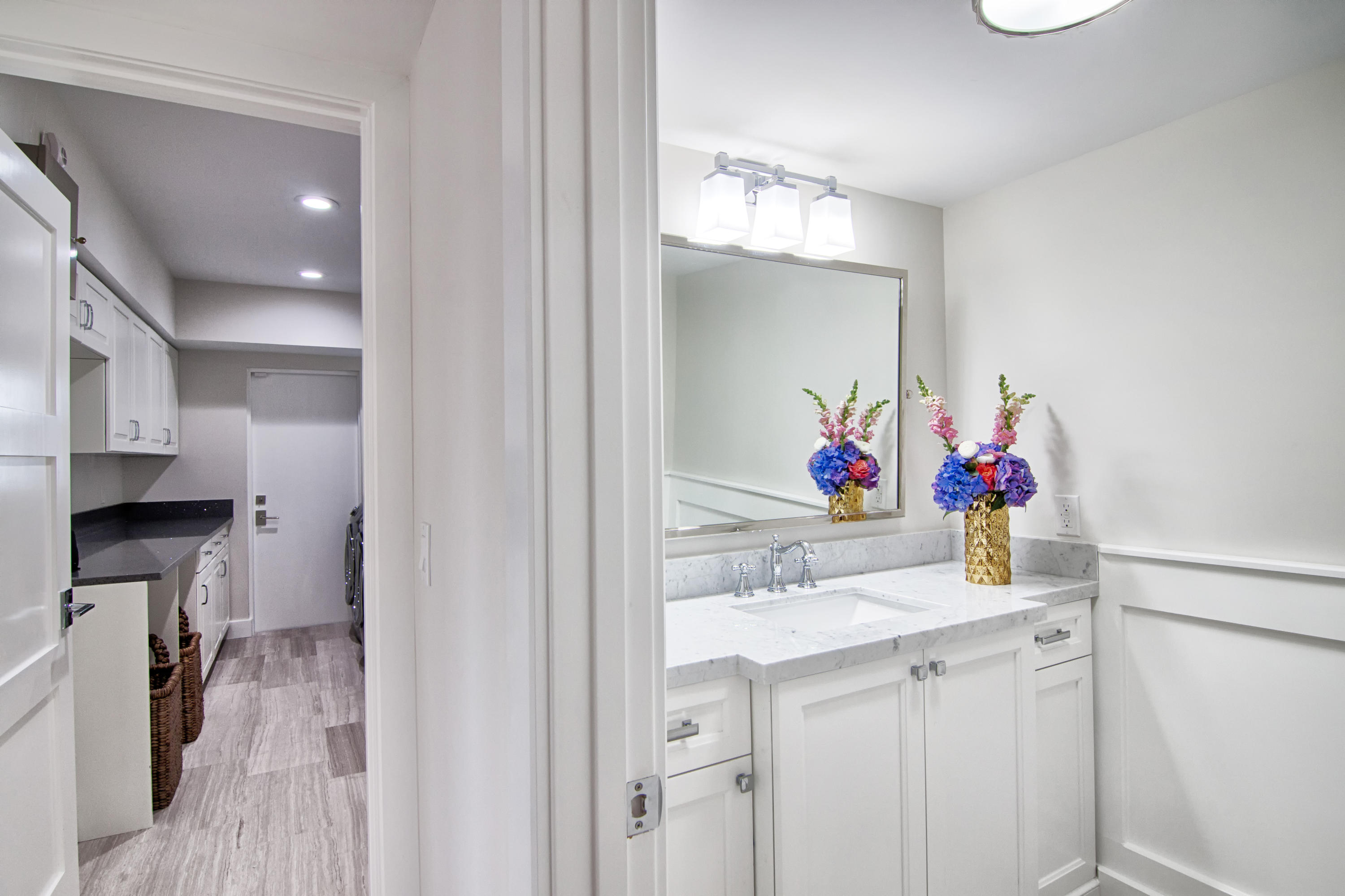 1231 Gulfstream Way Riviera Beach, FL 33404 - Photo 25 of 32 Downstairs Guest Bath