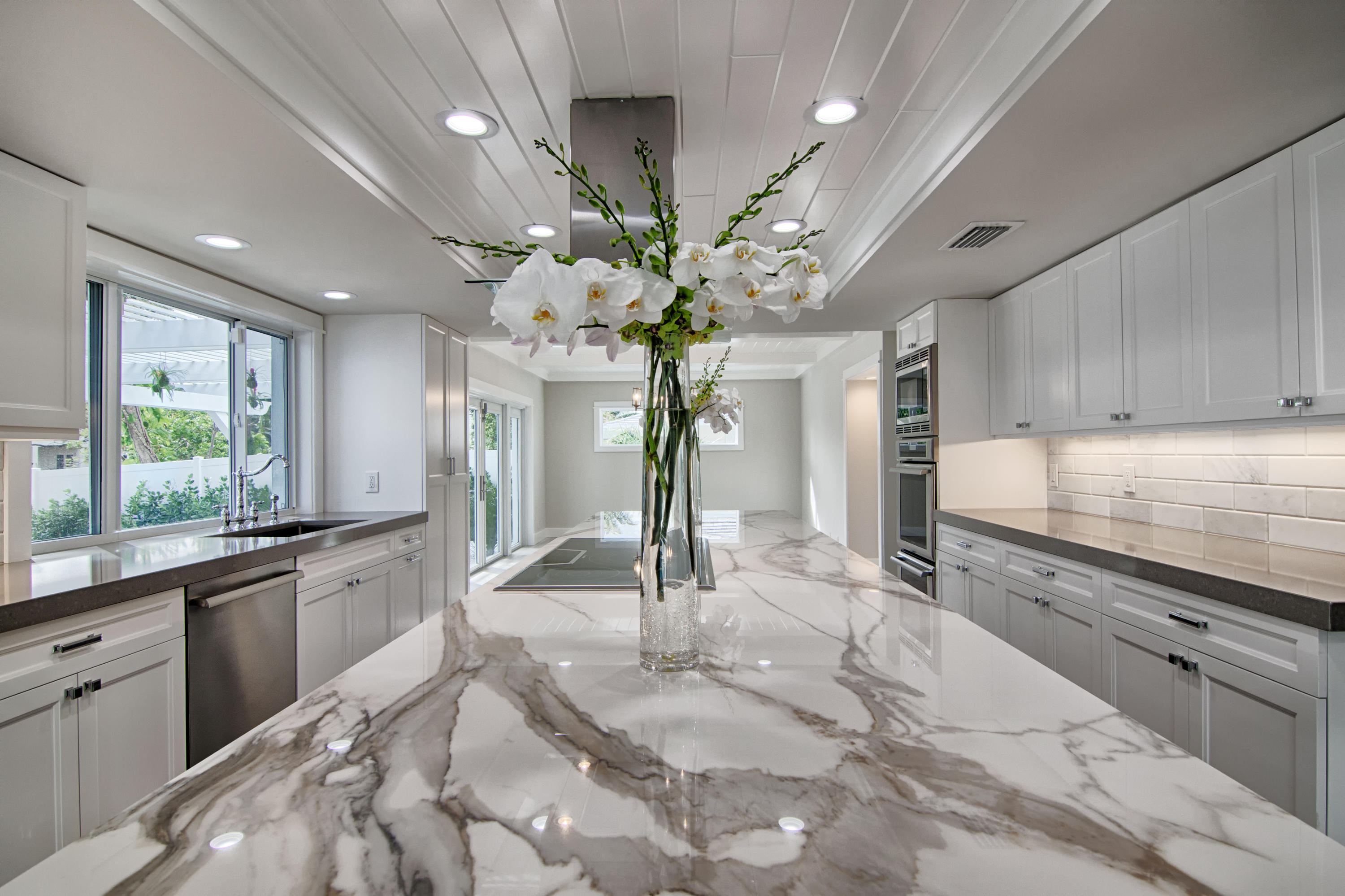 1231 Gulfstream Way Riviera Beach, FL 33404 - Photo 9 of 32 Kitchen