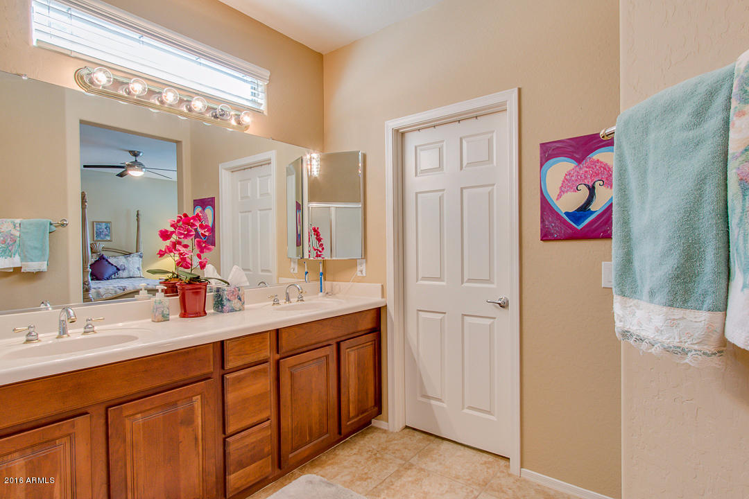 42377 Abbey Road Maricopa, AZ 85138 - Photo 16 of 48 Master Bath