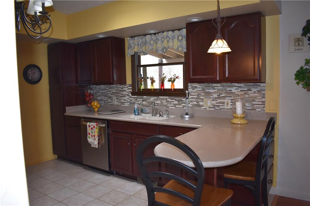 190 Becker Road Butler, PA 16002 - Photo 6 of 24 Eat-in kitchen also includes breakfast bar.