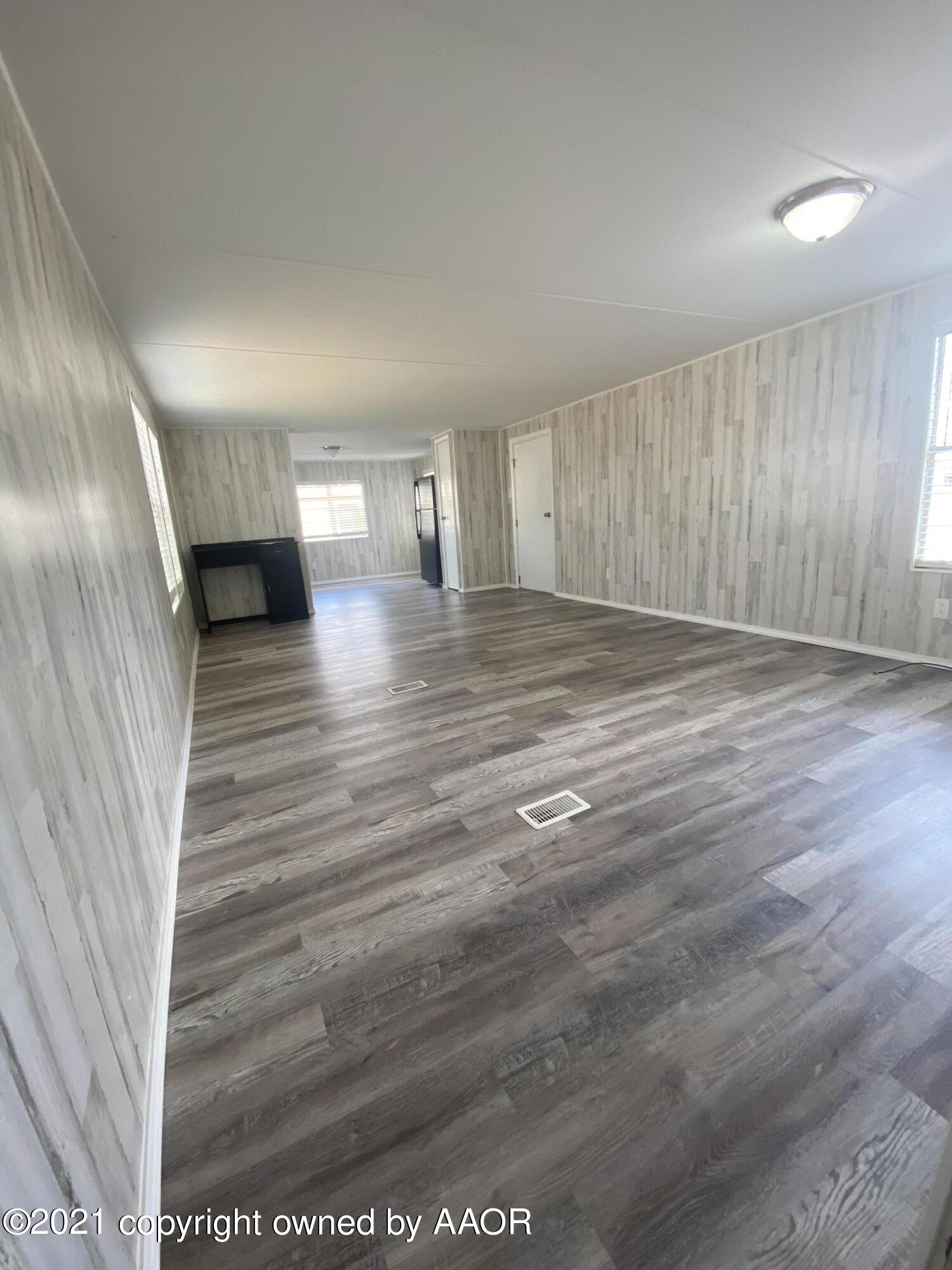 8111 Triangle Drive Amarillo, TX 79107 - Photo 4 of 18 Living Room joins kitchen