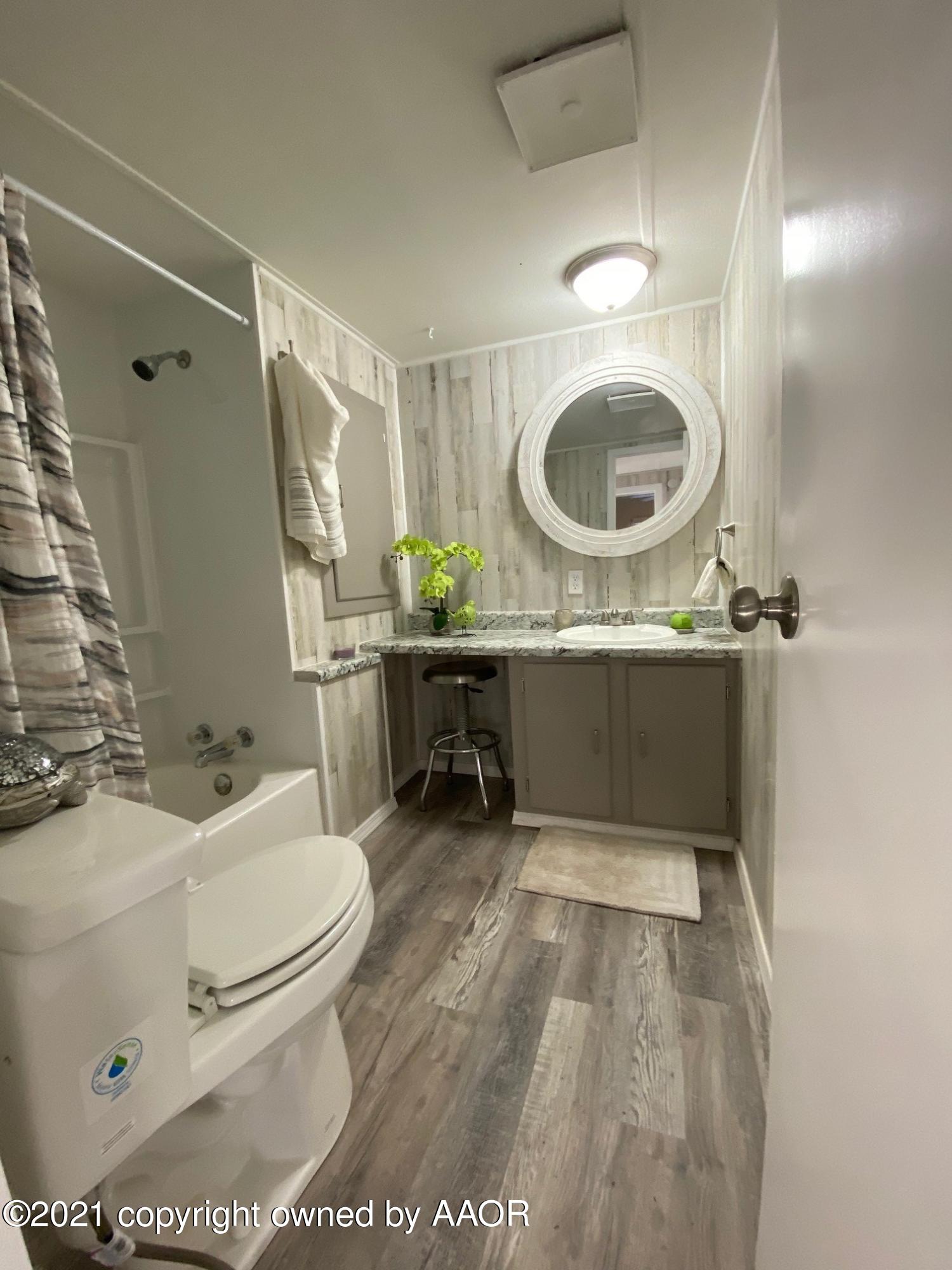 8111 Triangle Drive Amarillo, TX 79107 - Photo 9 of 18 hall tub/shwr bath