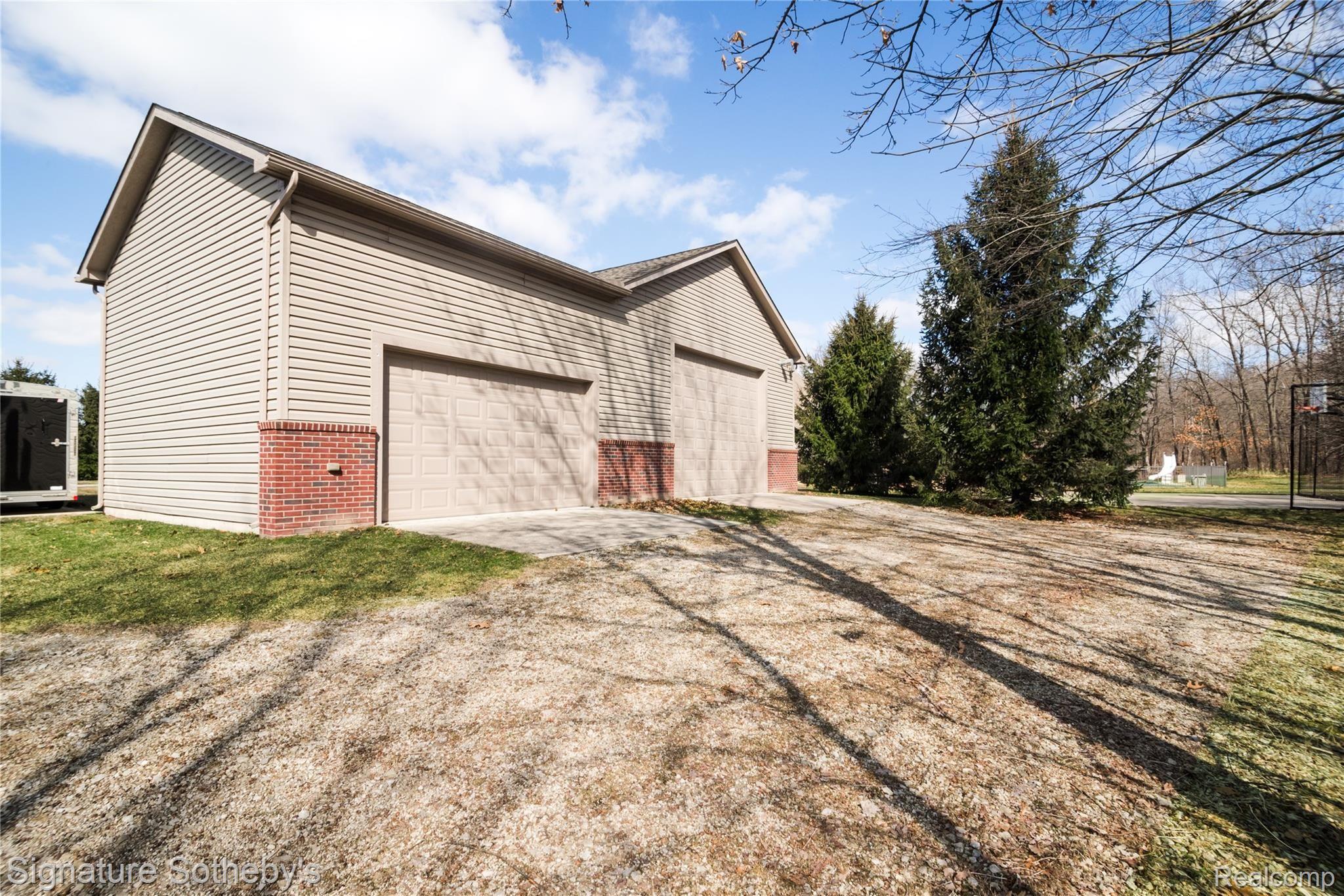 5250 Reds Way Howell, MI 48855 - Photo 8 of 52 0F1D1B97-0DE7-4D53-B2BA-93FFD8A76A05.jpeg