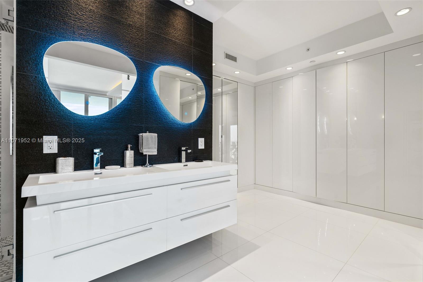 100 Lincoln Road, Unit PH6 Miami Beach, FL 33139 - Photo 16 of 25