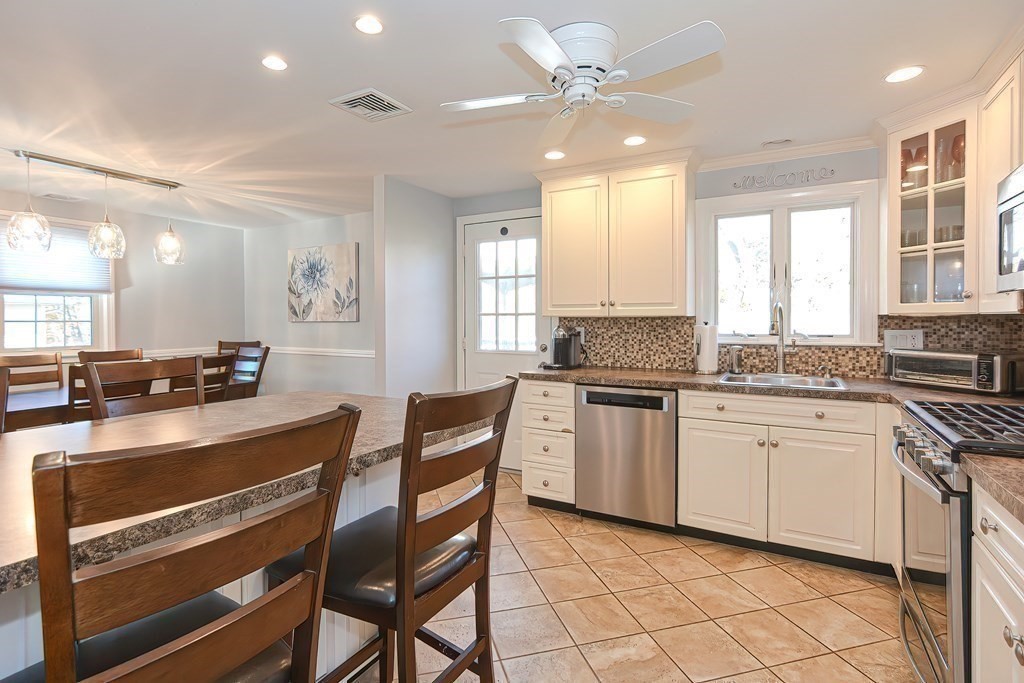 12 Westgate Road Framingham, MA 01701 - Photo 7 of 42 Gallery Image 7