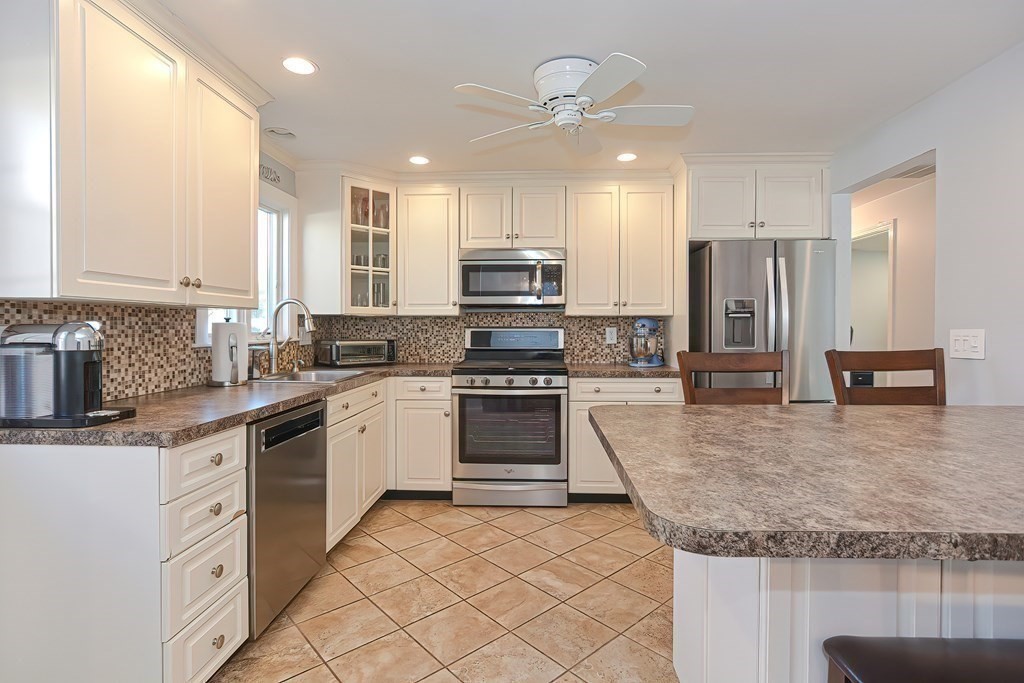 12 Westgate Road Framingham, MA 01701 - Photo 10 of 42 Gallery Image 10