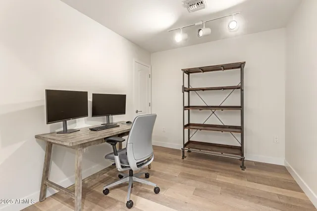 $399,000 | 16 West Encanto Boulevard, Unit 415, Phoenix, AZ 85003