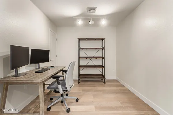 $380,000 | 16 West Encanto Boulevard, Unit 415, Phoenix, AZ 85003