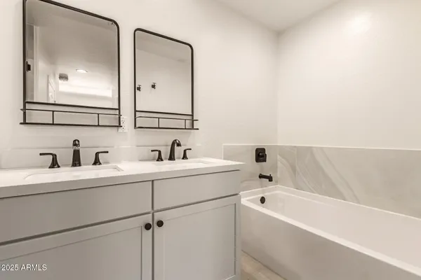 $380,000 | 16 West Encanto Boulevard, Unit 415, Phoenix, AZ 85003