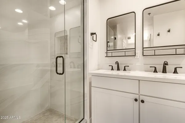 $380,000 | 16 West Encanto Boulevard, Unit 415, Phoenix, AZ 85003