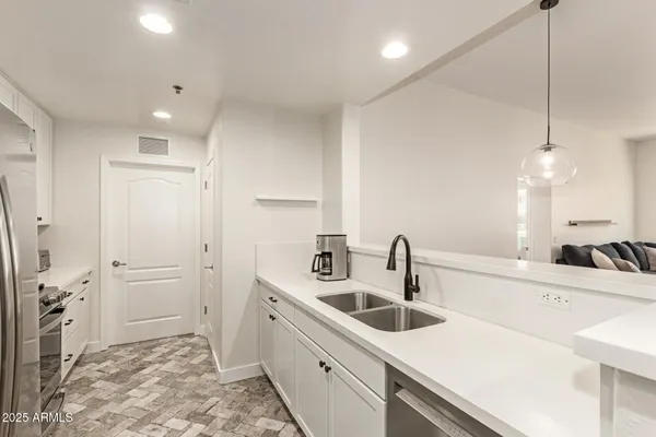 $380,000 | 16 West Encanto Boulevard, Unit 415, Phoenix, AZ 85003