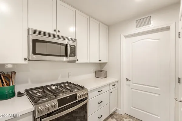 $380,000 | 16 West Encanto Boulevard, Unit 415, Phoenix, AZ 85003