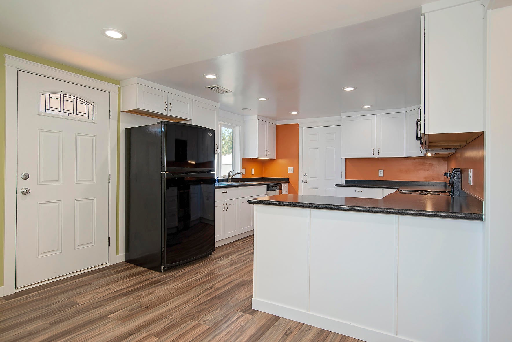 6119 Table Rock Road Central Point, OR 97502 - Photo 5 of 24 Kitchen