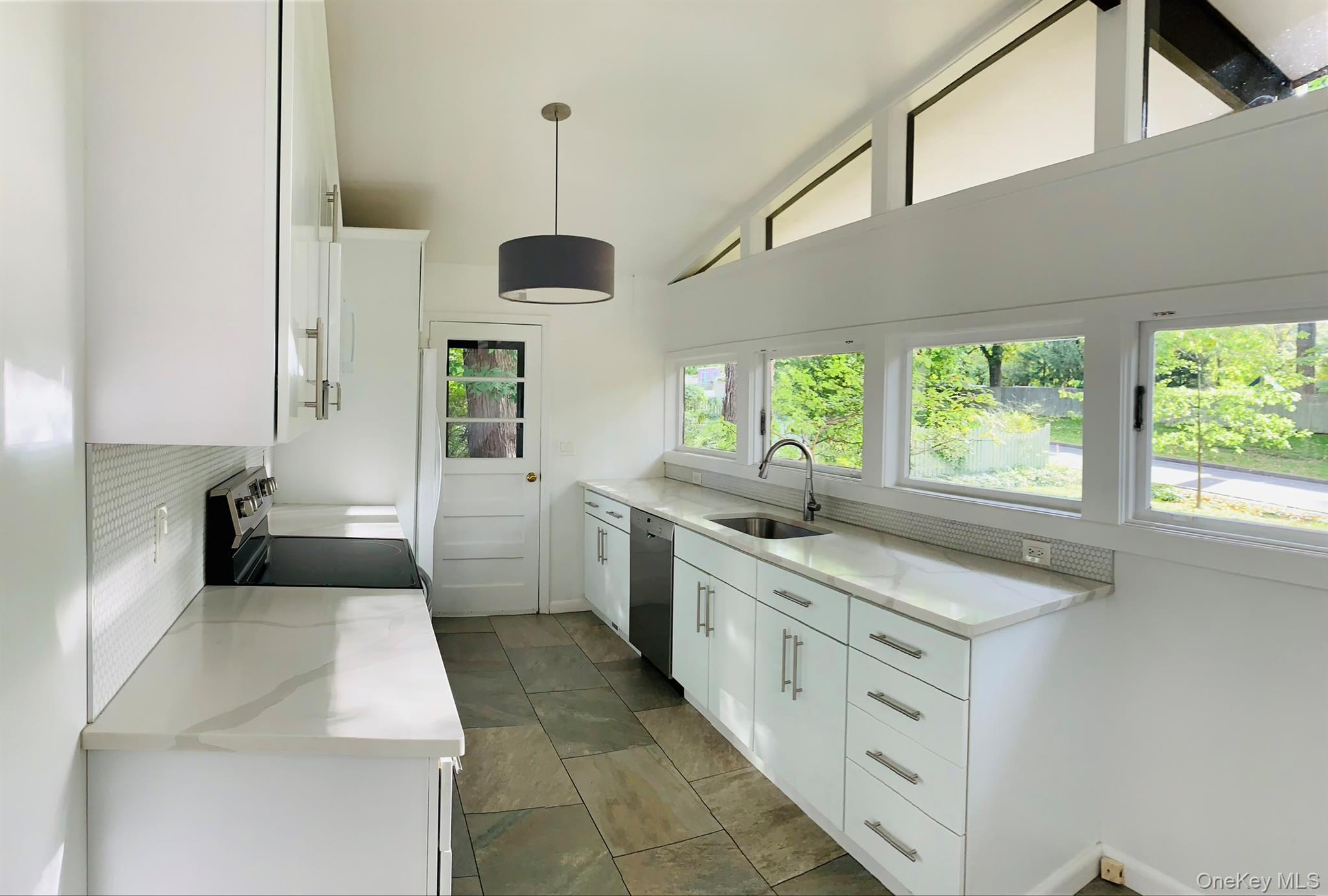 424 North Ridge Street Rye Brook, NY 10573 - Photo 7 of 23