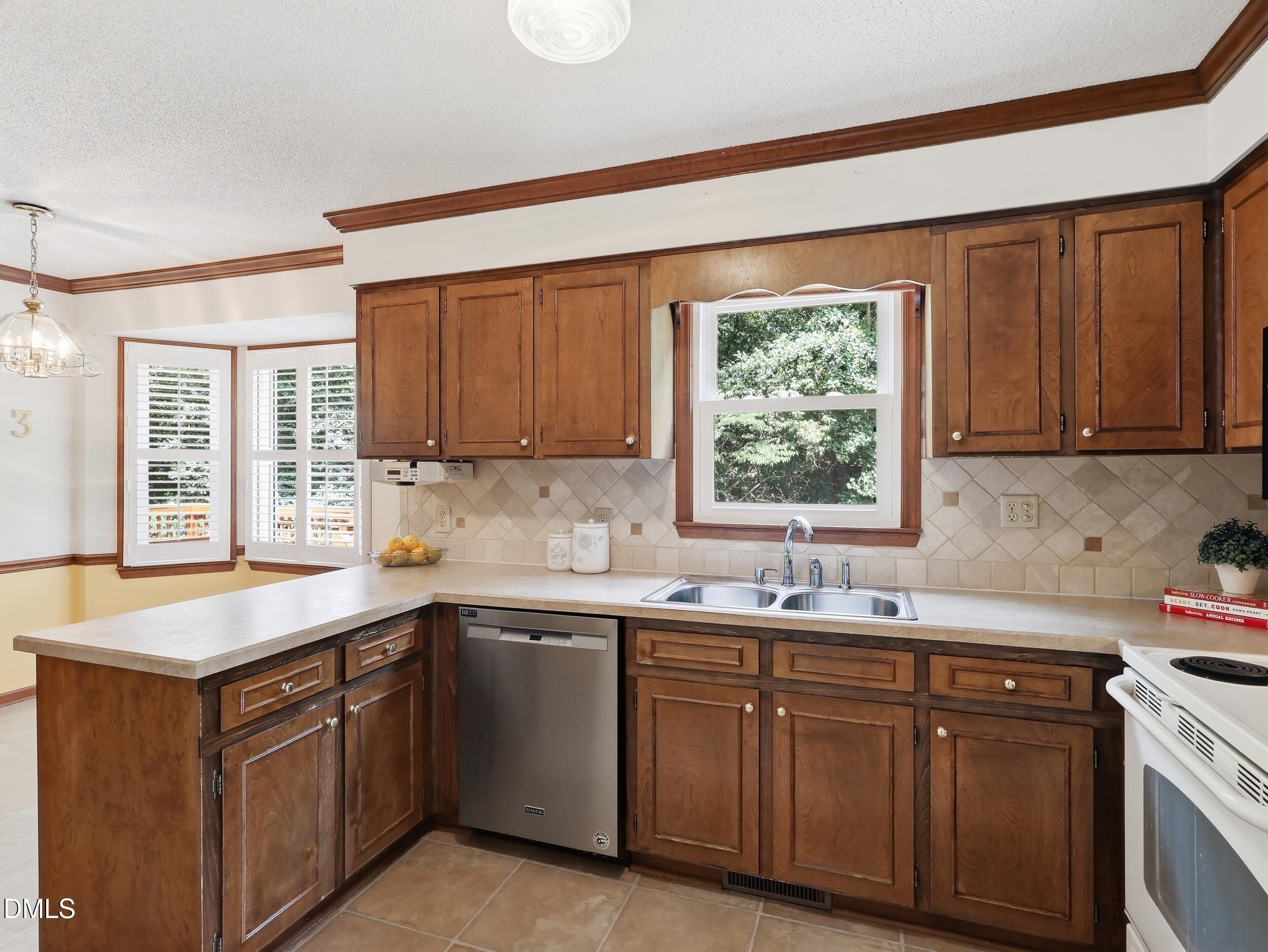 7312 Deer Track Drive Raleigh, NC 27613 - Photo 7 of 43