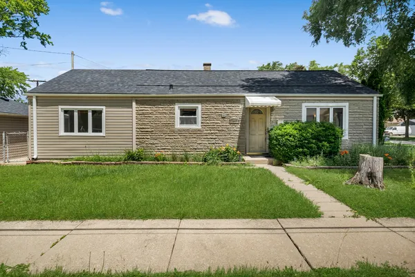 $379,900 | 1446 Everett Avenue, Des Plaines, IL 60018