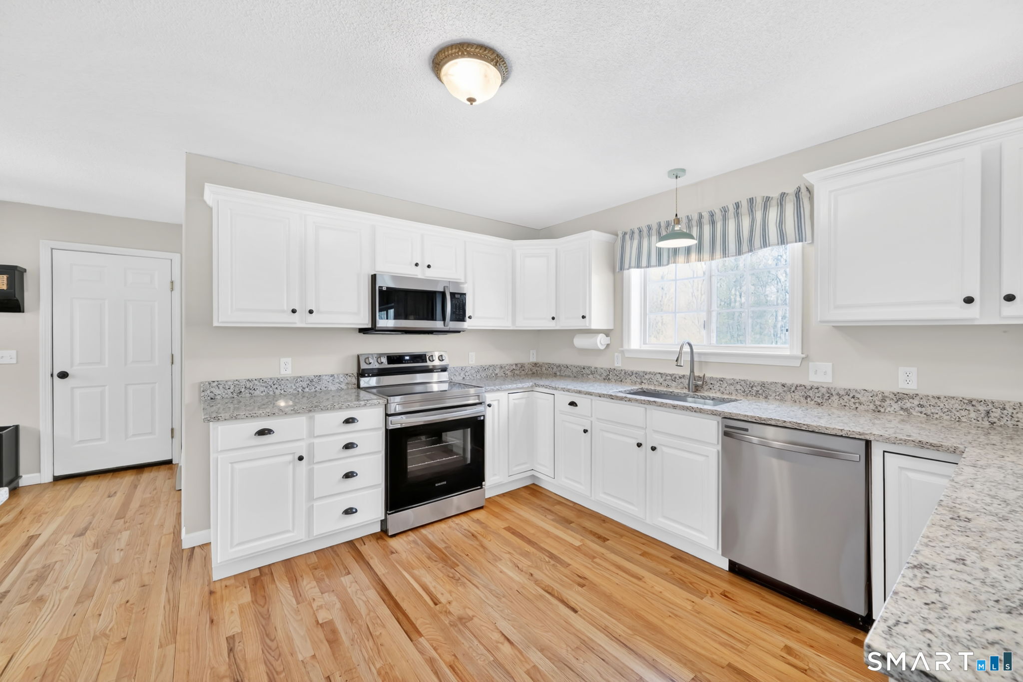 198 North Farms Road Coventry, CT 06238 - Photo 9 of 40 Beautifully Remodeled Kitchen