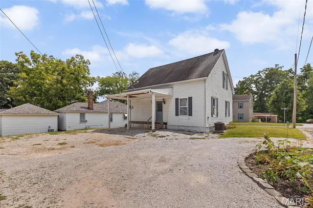 $155,000 | 115 West 4th Street, Sparta, IL 62286