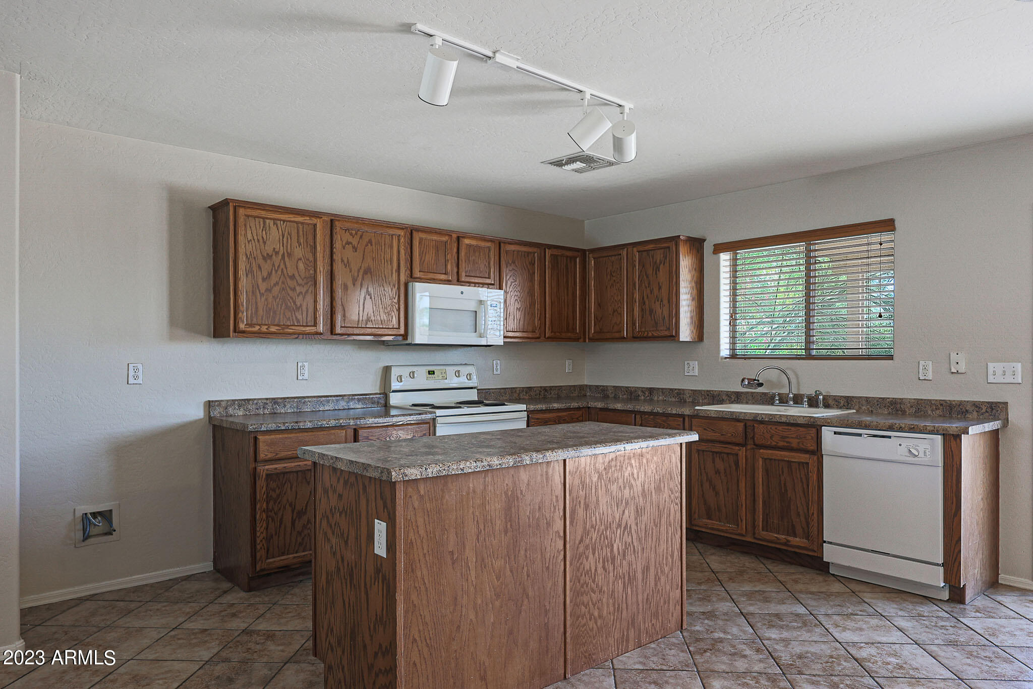 7304 South Sunset Way Buckeye, AZ 85326 - Photo 8 of 22 B (5)