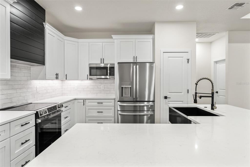 11374 Paramount Avenue Weeki Wachee, FL 34614 - Photo 14 of 69