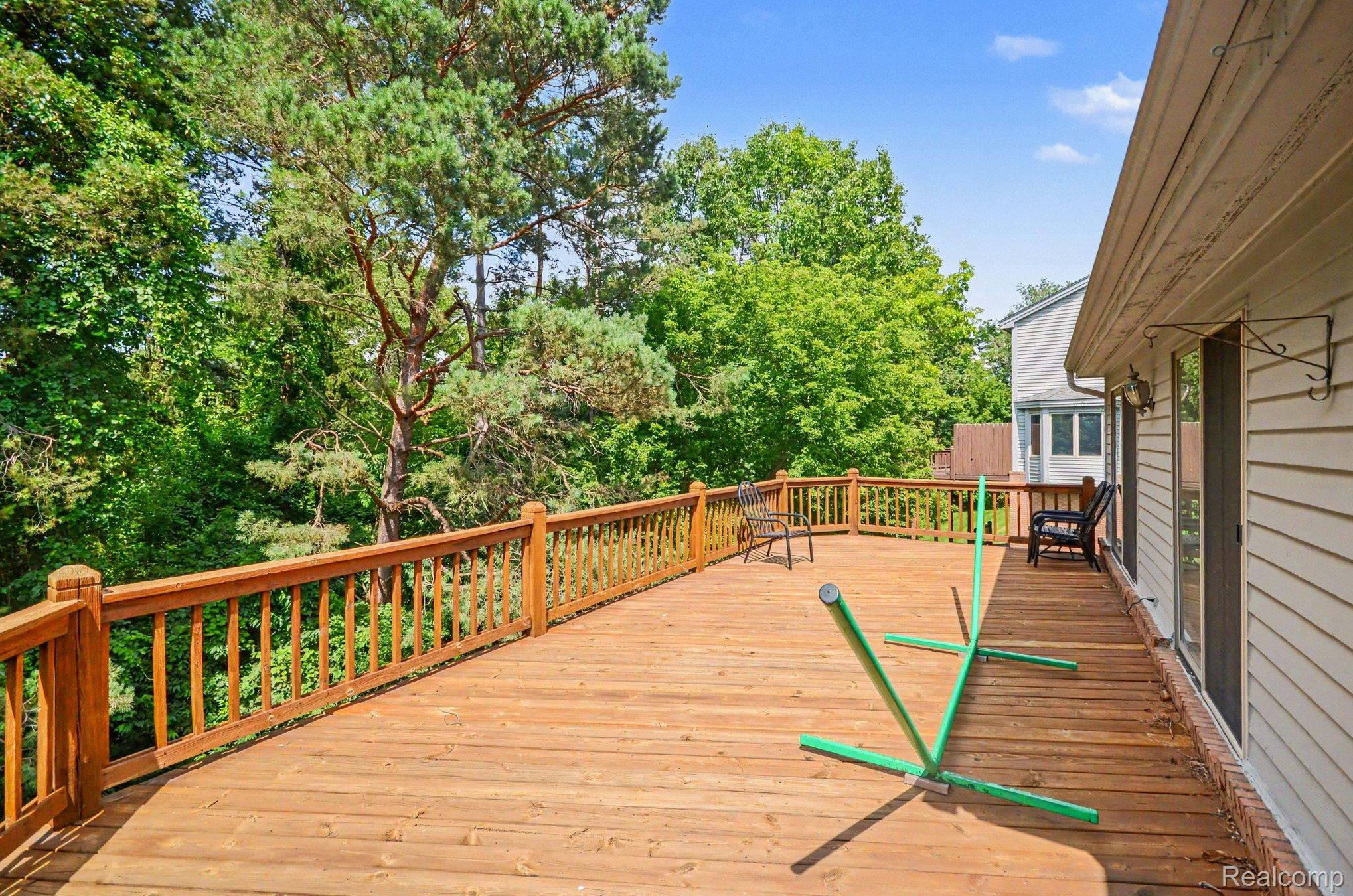 6638 Ridgeview Drive Clarkston, MI 48346 - Photo 26 of 28 upper deck