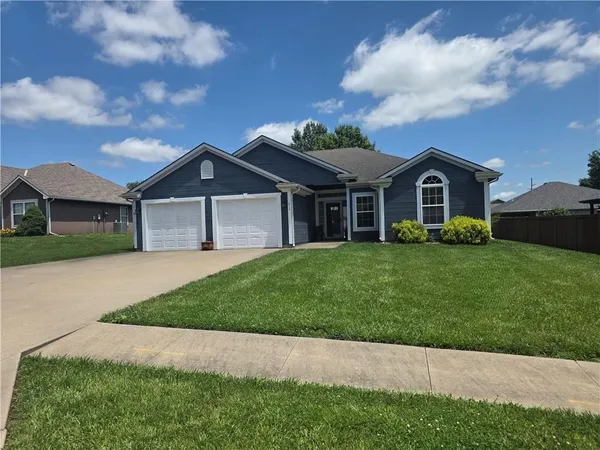 $305,000 | 614 South Connor Street, Odessa, MO 64076
