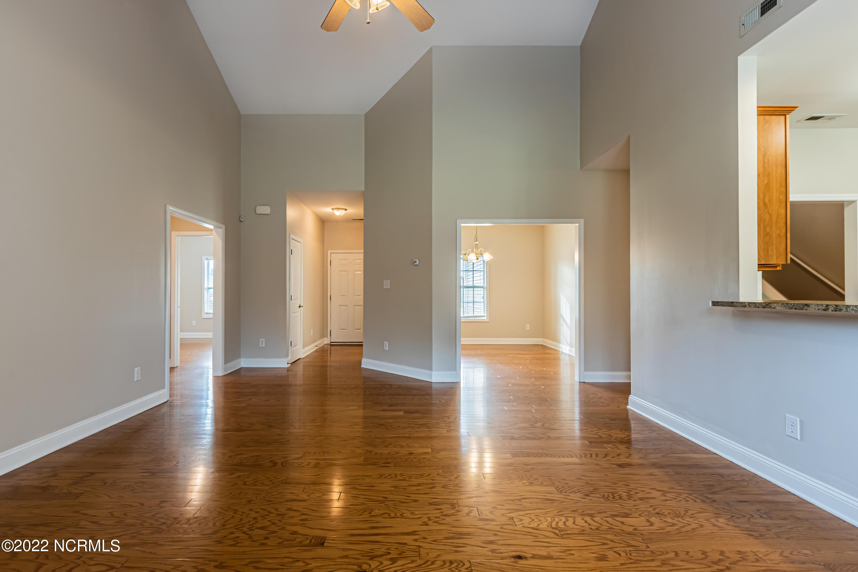 208 Emerald Ridge Road Jacksonville, NC 28546 - Photo 12 of 73 Living room