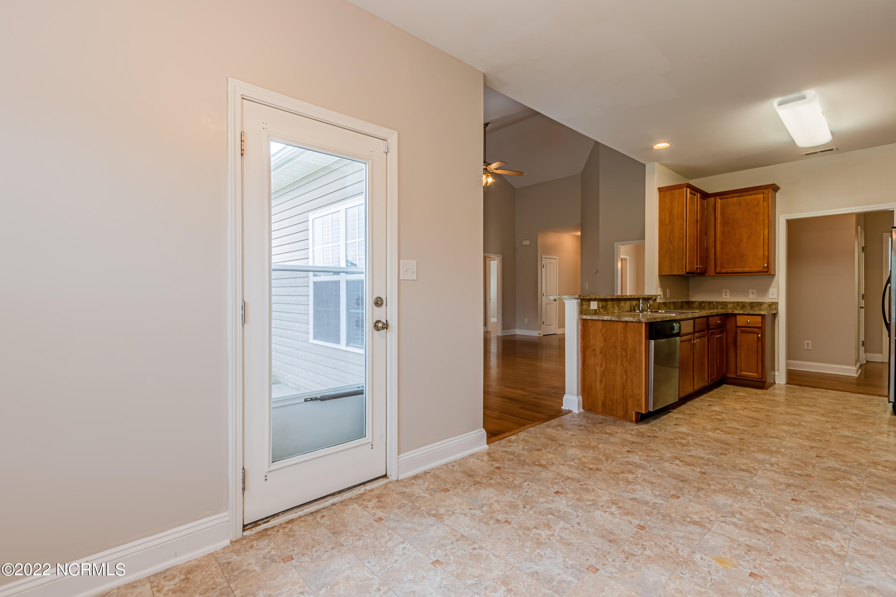 208 Emerald Ridge Road Jacksonville, NC 28546 - Photo 18 of 73 Breakfast nook