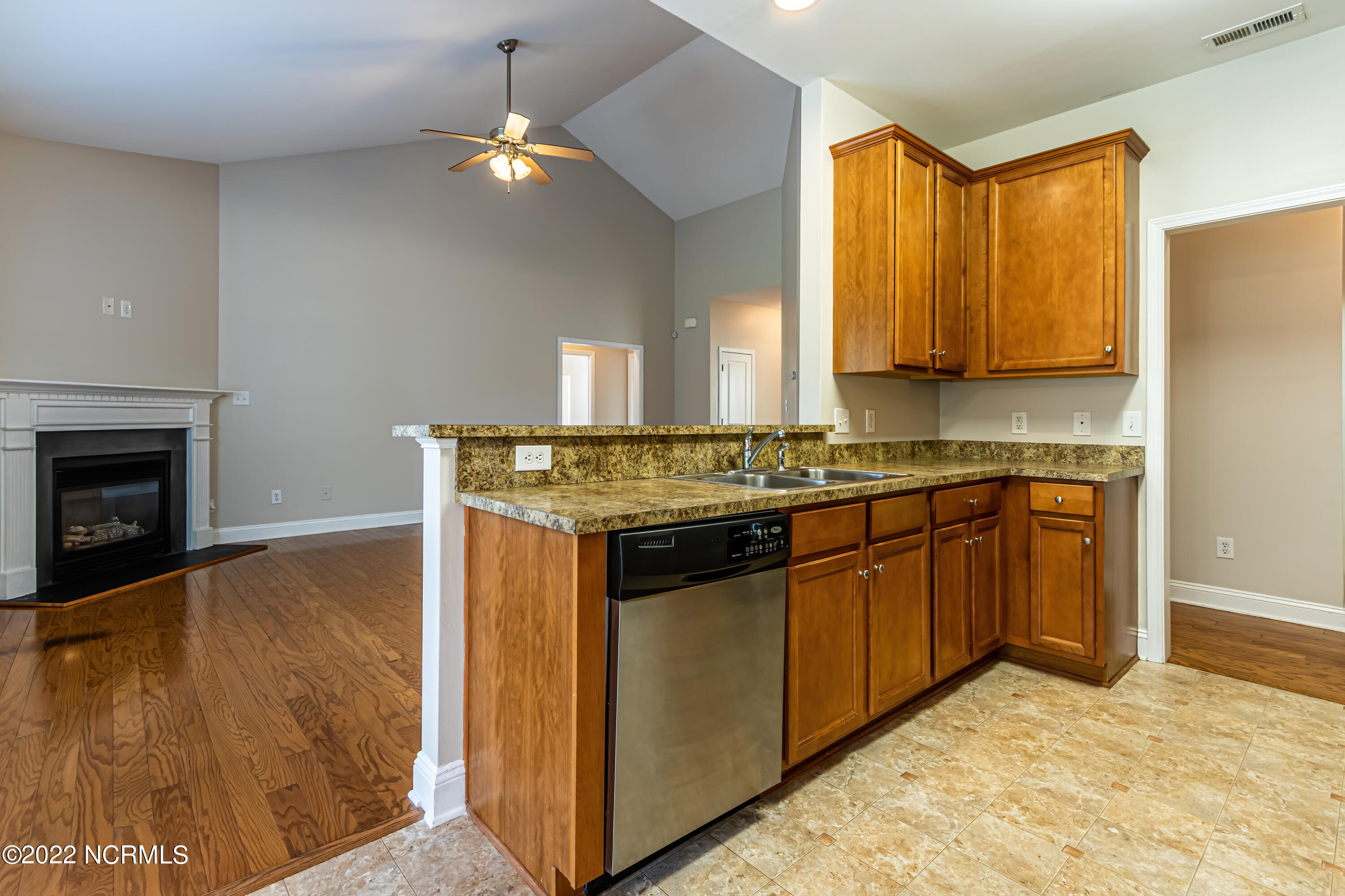 208 Emerald Ridge Road Jacksonville, NC 28546 - Photo 19 of 73 Kitchen