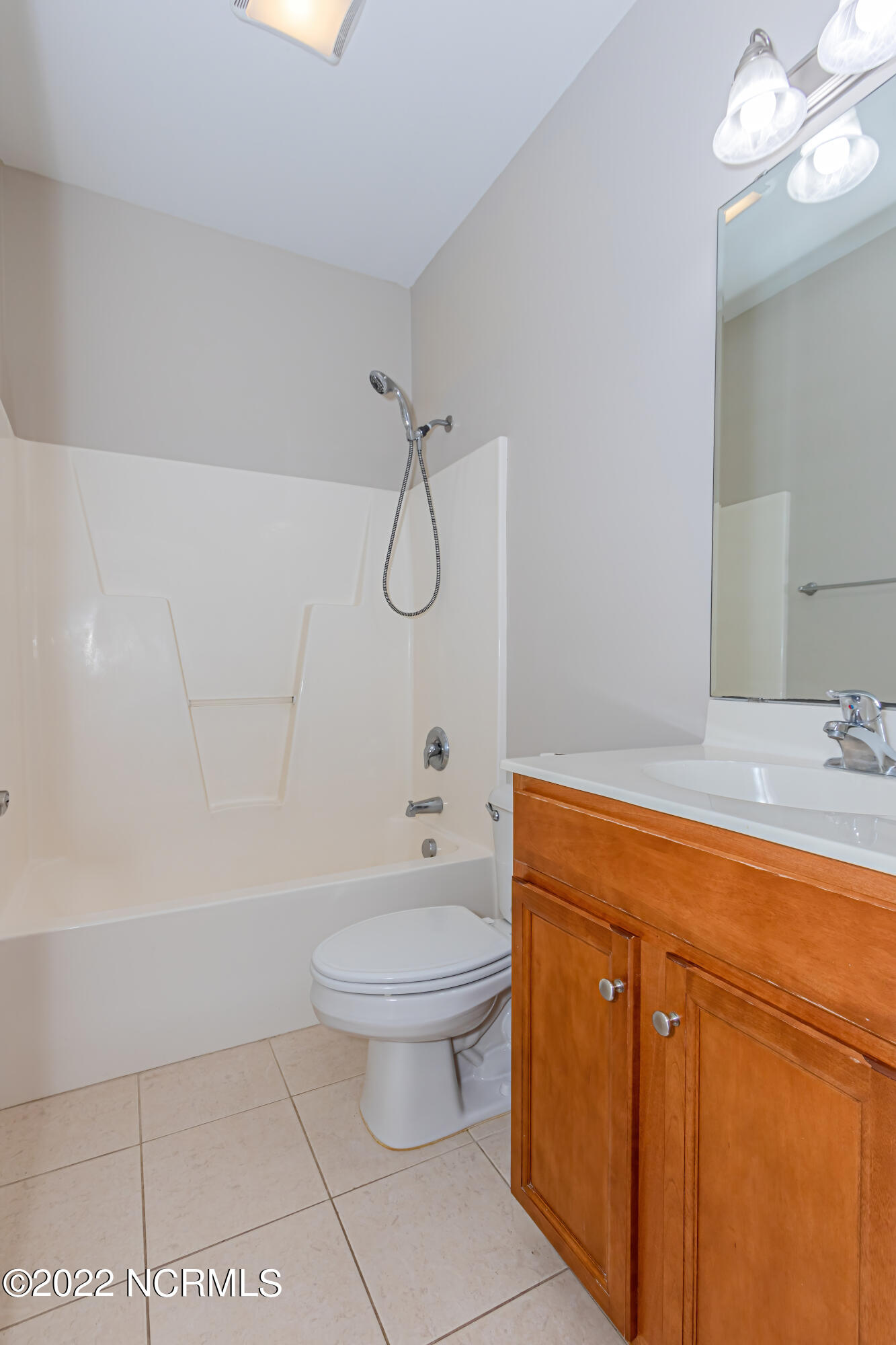 208 Emerald Ridge Road Jacksonville, NC 28546 - Photo 42 of 73 Bathroom 2