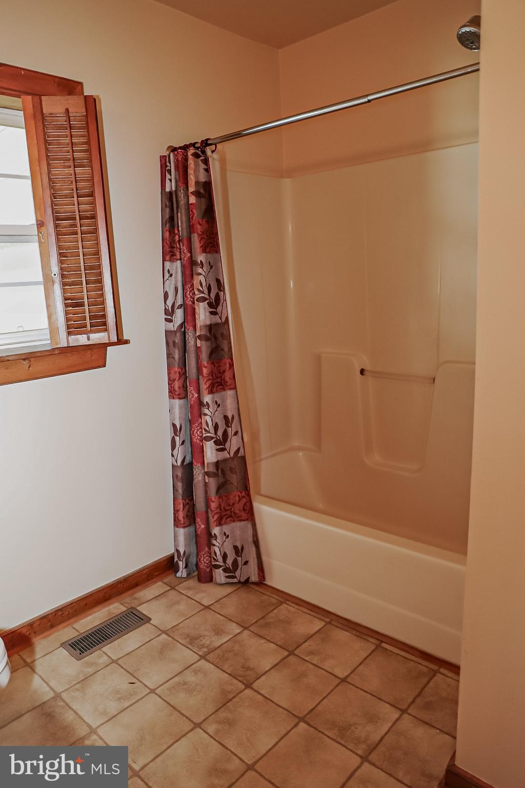 26741 Siloam Road Salisbury, MD 21801 - Photo 24 of 73 Hall Bath has tub/shower