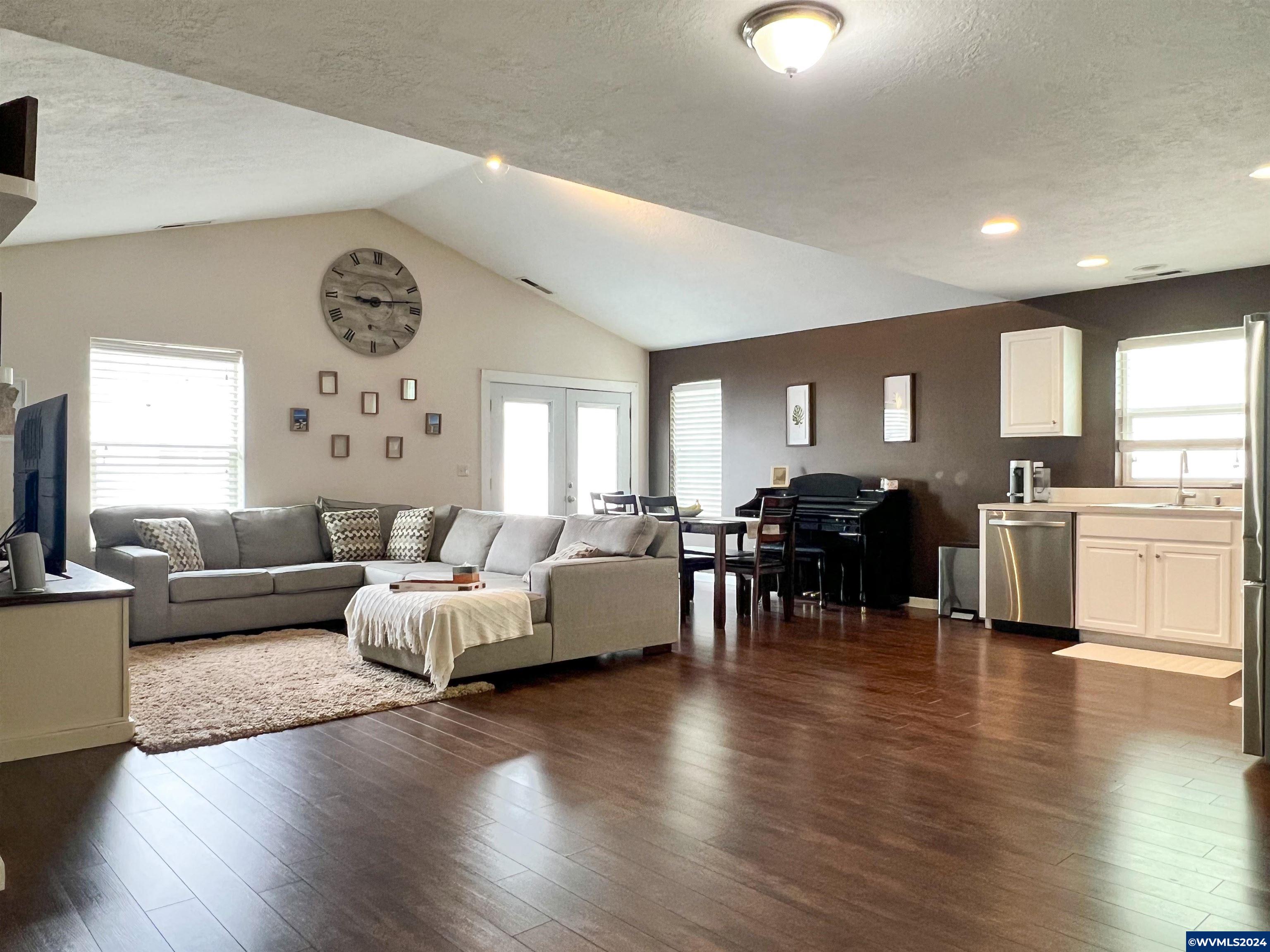 3979 Holt Loop Northeast Salem, OR 97305 - Photo 5 of 19