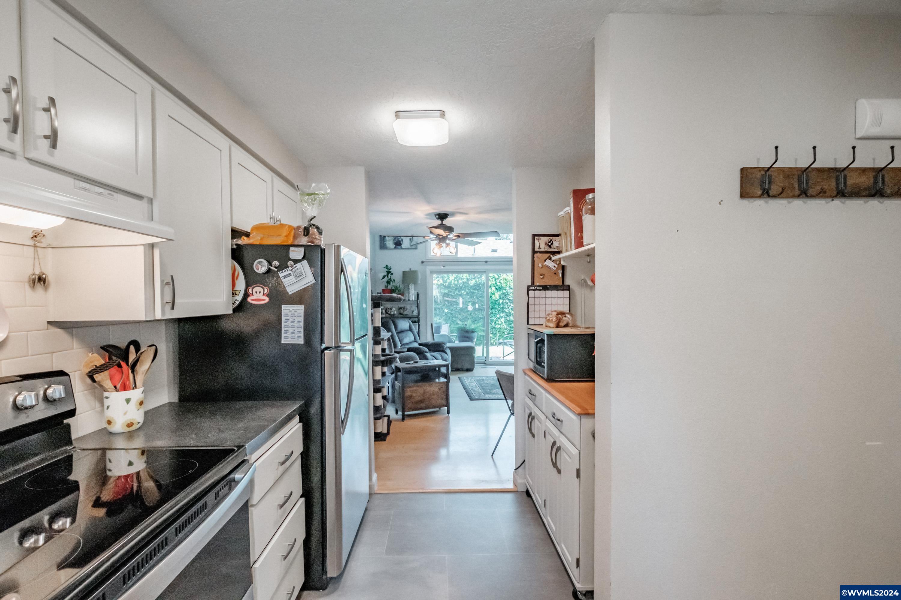 3878 Auburn Road Northeast Salem, OR 97301 - Photo 8 of 31