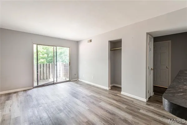 $775 | 3004 Pembroke Lane, Unit 65, High Ridge, MO 63049