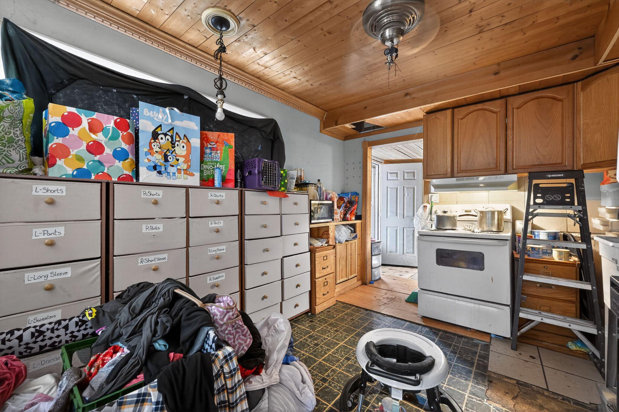 7559 Toepfer Road Warren, MI 48091 - Photo 13 of 22 09_7559_Toepfer_Rd_Warren_MI_48091-Kitch