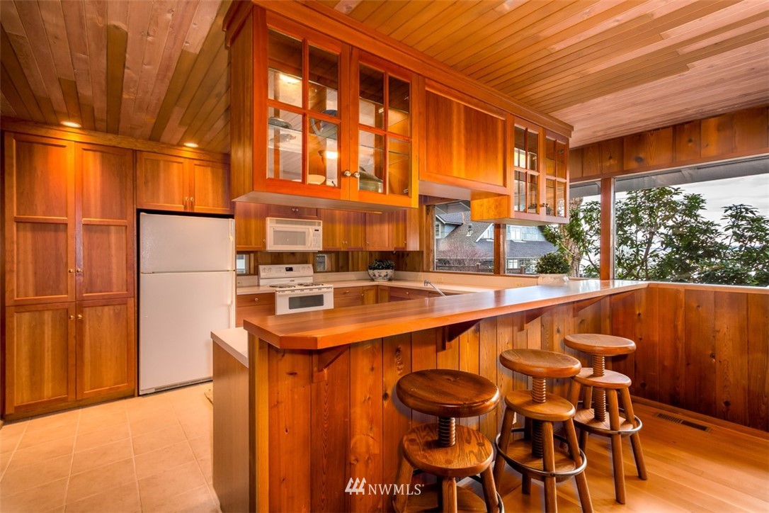 16280 Agate Point Road Northeast Bainbridge Island, WA 98110 - Photo 14 of 25 Gallery Image 14