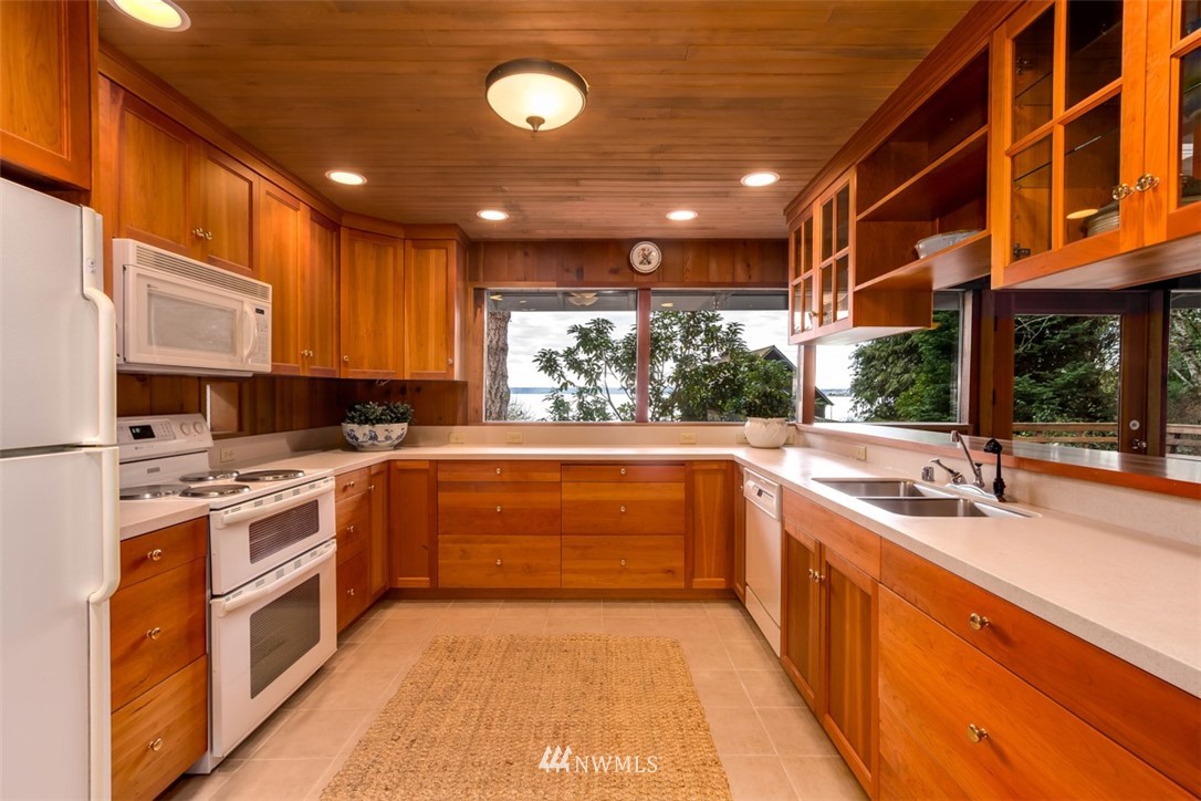 16280 Agate Point Road Northeast Bainbridge Island, WA 98110 - Photo 15 of 25 Gallery Image 15
