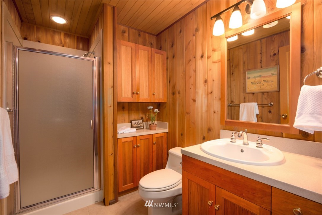 16280 Agate Point Road Northeast Bainbridge Island, WA 98110 - Photo 17 of 25 Gallery Image 17