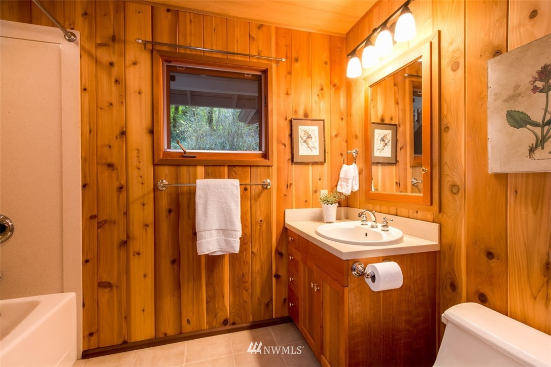 16280 Agate Point Road Northeast Bainbridge Island, WA 98110 - Photo 19 of 25 Gallery Image 19