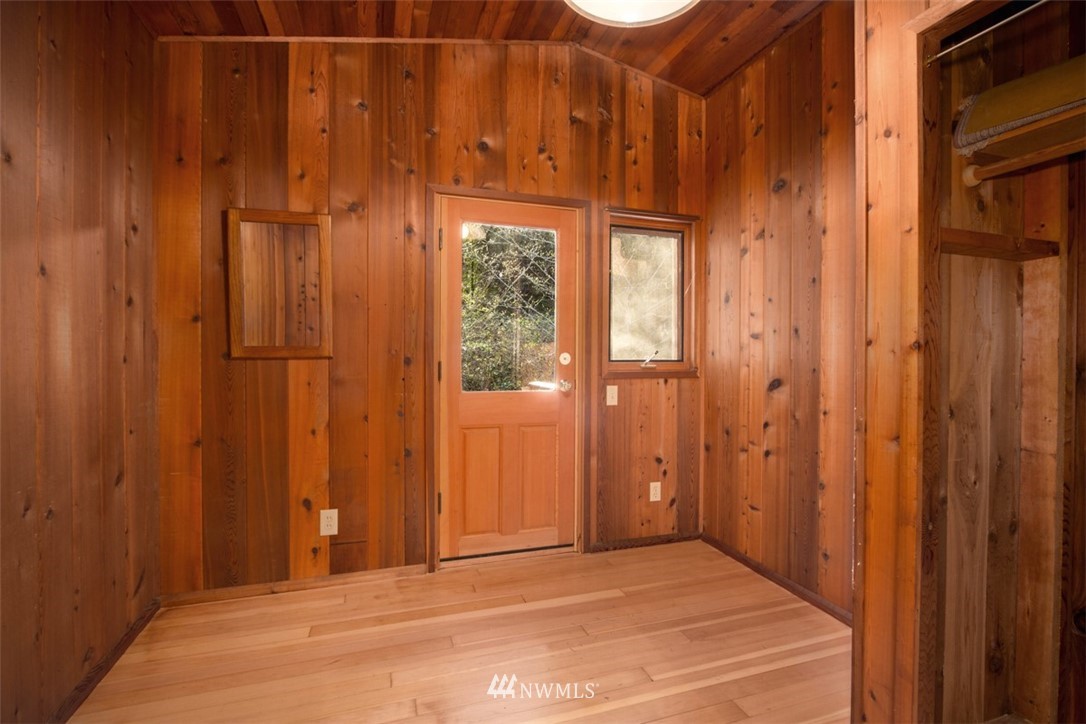 16280 Agate Point Road Northeast Bainbridge Island, WA 98110 - Photo 23 of 25 Gallery Image 23