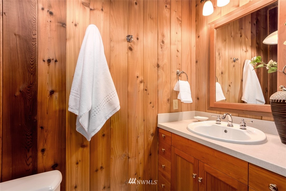 16280 Agate Point Road Northeast Bainbridge Island, WA 98110 - Photo 24 of 25 Gallery Image 24