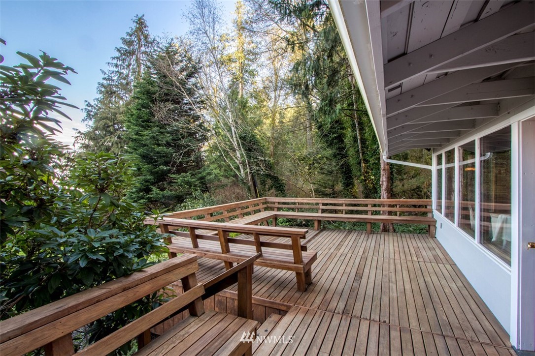 16280 Agate Point Road Northeast Bainbridge Island, WA 98110 - Photo 9 of 25 Gallery Image 9