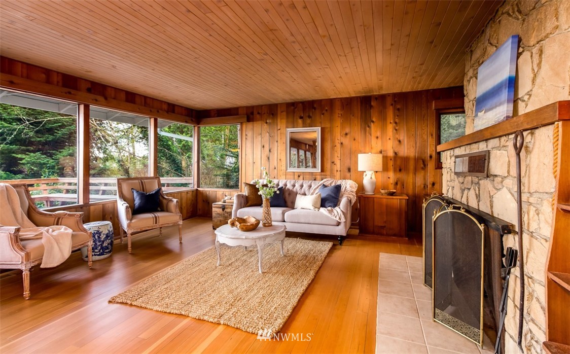 16280 Agate Point Road Northeast Bainbridge Island, WA 98110 - Photo 10 of 25 Gallery Image 10