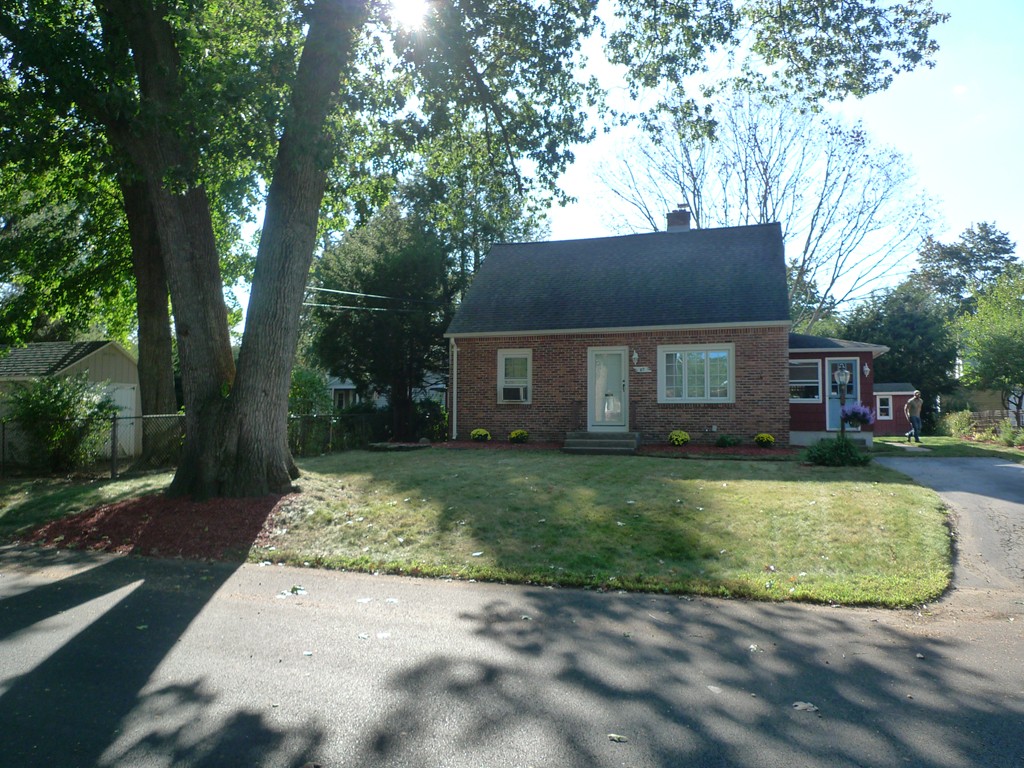 89 Janet Street West Springfield, MA 01089 - Photo 1 of 20 Gallery Image 1