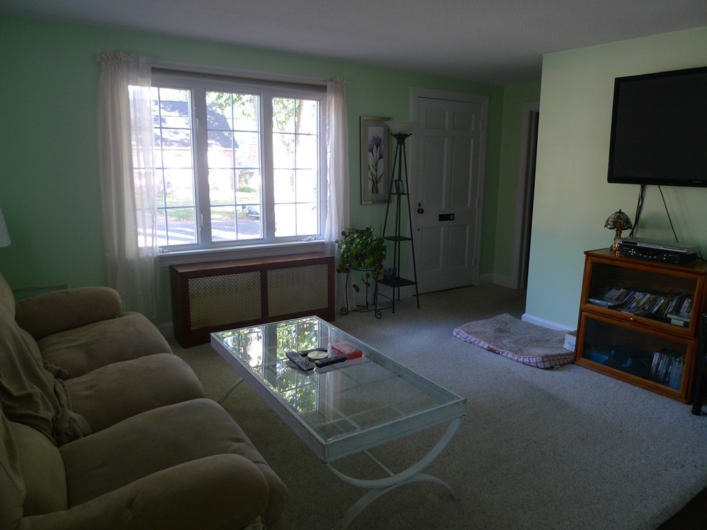 89 Janet Street West Springfield, MA 01089 - Photo 2 of 20 Gallery Image 2